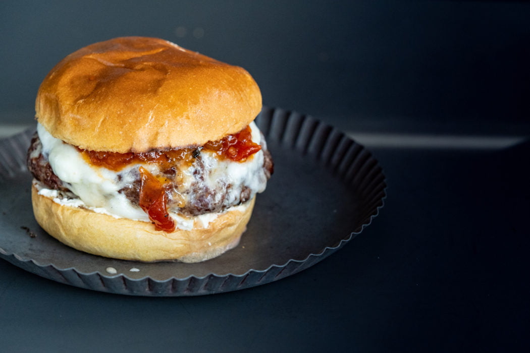 Burger mit Tomato-Bacon Jam