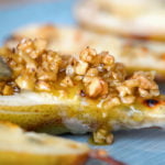 Gegrillte Birne mit Gorgonzola