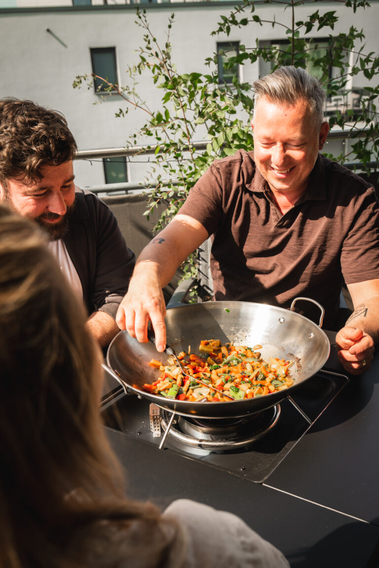 Grill Gas Feuertisch mit Wok von Meateor - Cube