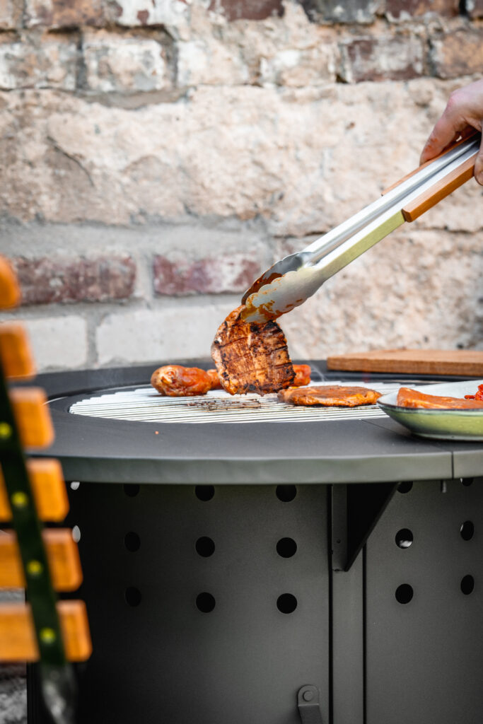 Feuertisch und Kohlegrill von Meateor - Steak