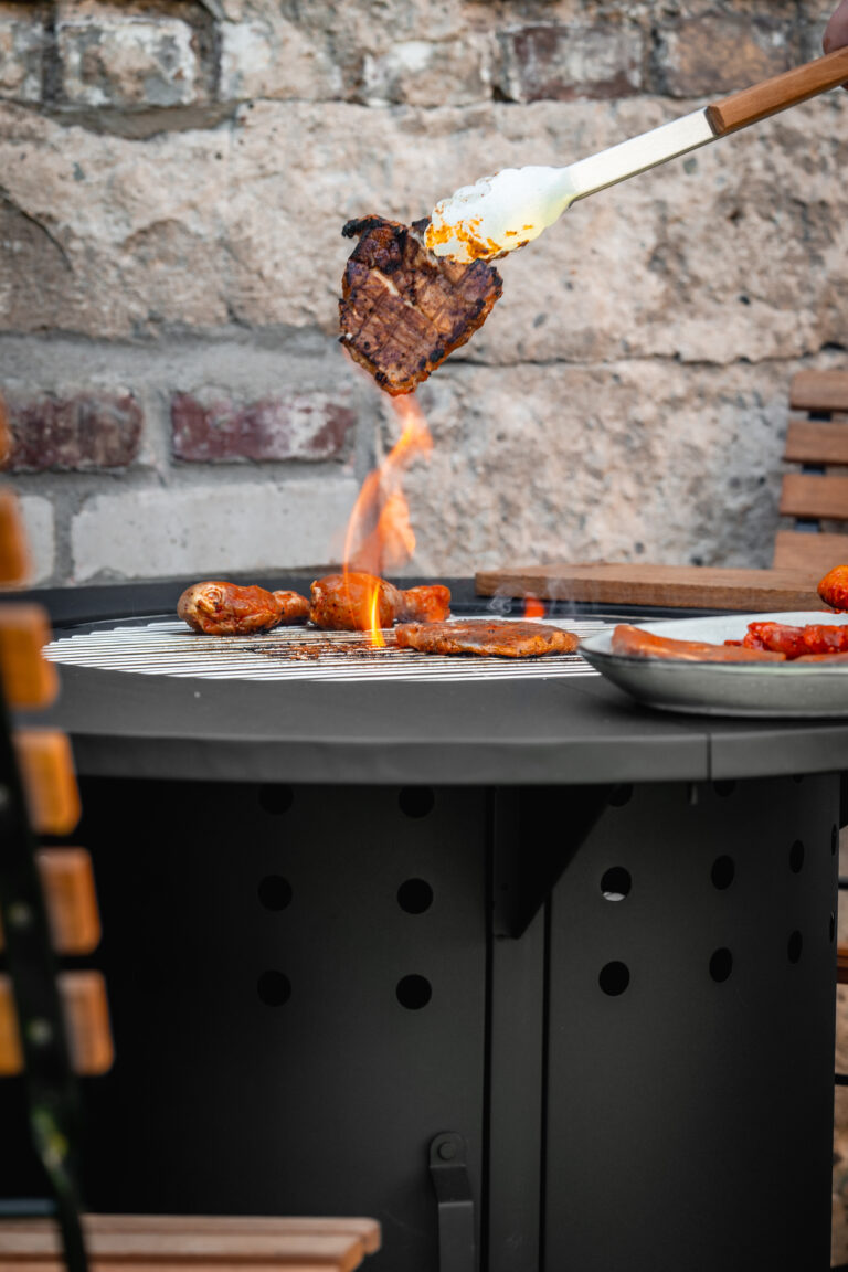 Feuertisch und Kohlegrill von Meateor - Steak