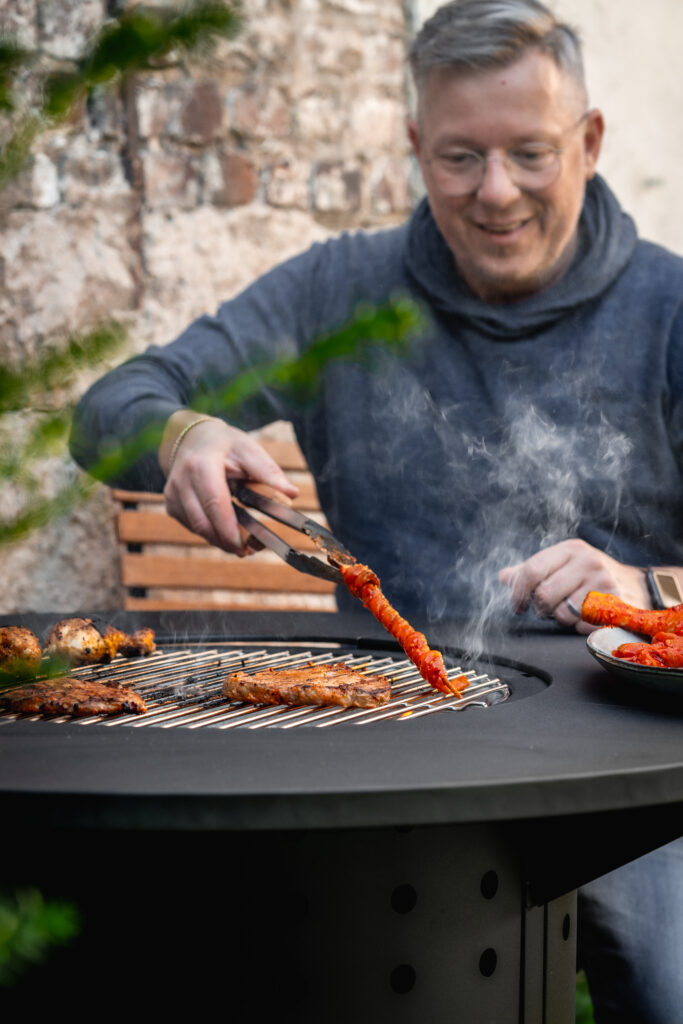 Feuertisch und Kohlegrill von Meateor - Grillfackeln