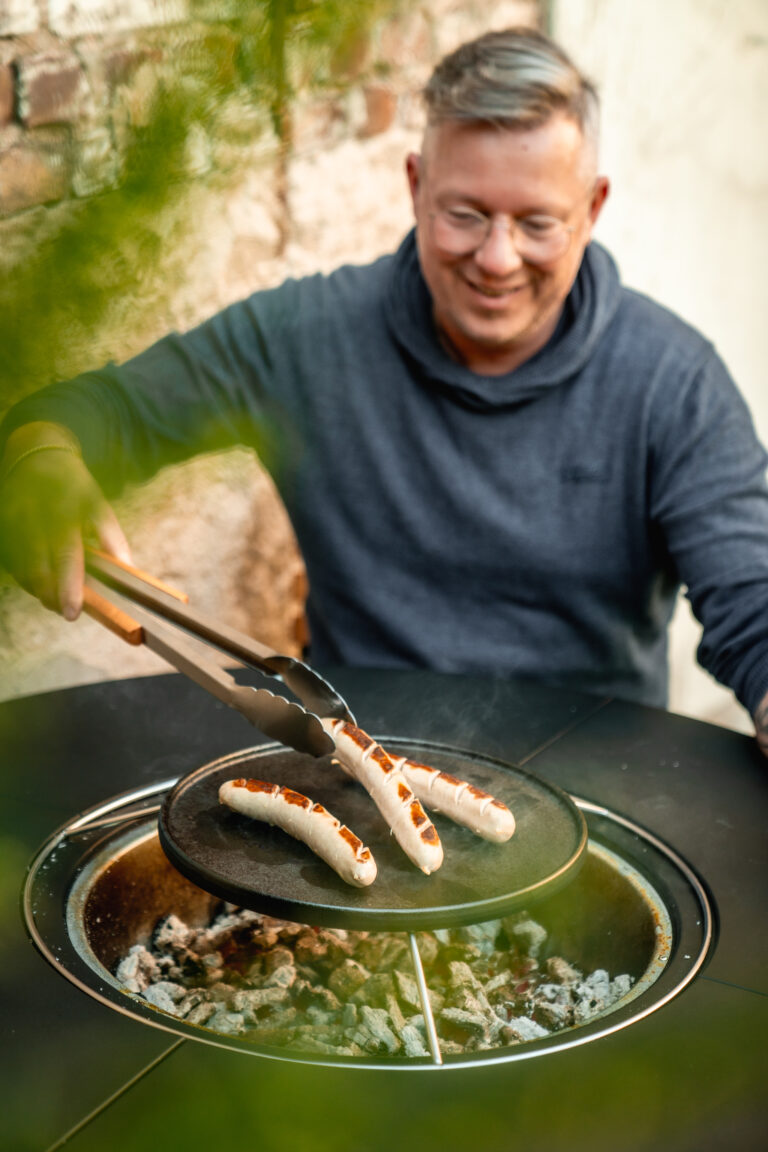 Feuertisch Kohlegrill von Meateor - Rund - Grillaufsatz