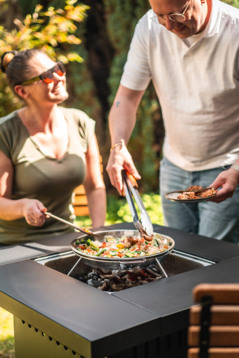 Feuertisch Eckig von Meateor - Sommer Grillabend