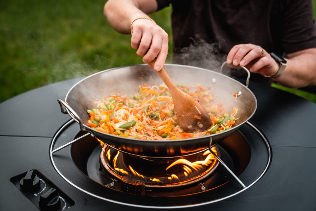 Feuertisch Kohlegrill Wok von Meateor - Rund