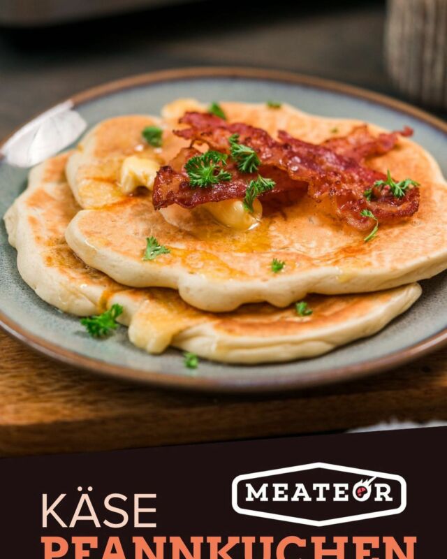 Wer hat Lust auf Käse 🧀 Pfannkuchen?Genau, richtig gelesen 😊
Sie gehen wirklich ratzfatz und schmecken grandios. Getippt haben wir das Ganze mit krossen Bacon.
Zubereitet haben wir die Pfannkuchen auf unserem MEATEOR Tisch- und Kontaktgrill.Schaut Euch das Rezeptvideo dazu auf unserem YouTube-Kanal an.Ist eine unserer Schöpfungen schon bei dir eingezogen? Lass es uns wissen und poste dein Foto oder Video mit @meateor.de und #meateor und schon wissen wir Bescheid, dass du ein Teil unserer Community bist.⁠
⁠
#meateor #soulfood #schnellerezepte #gönndir #pfannkuchen
