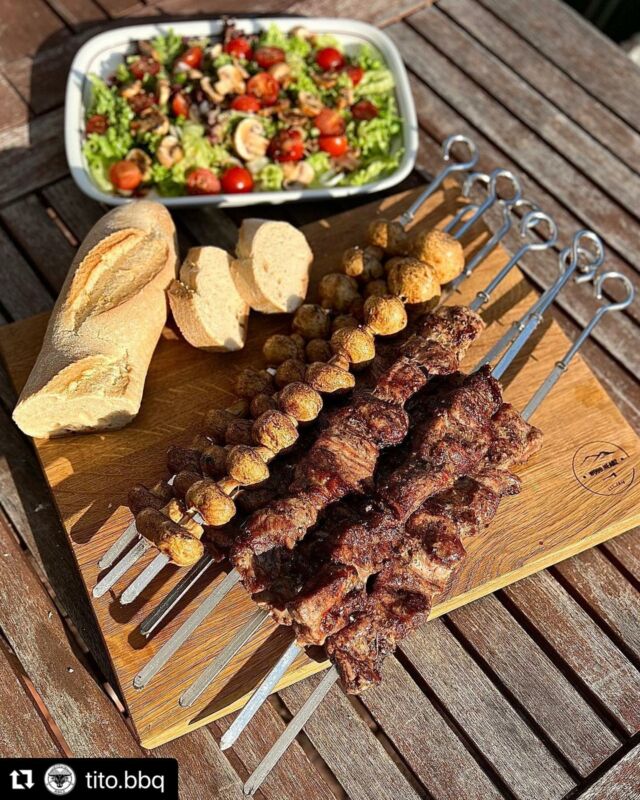 #Repost @tito.bbq
・・・
Marinierte Iberico-Schweinenacken-Spieße von @tellermitte.de vom @meateor.de Mangalgrill dazu Balsamico-Pilz-Spieße, Salat und BaguetteDer Mangalgrill macht unheimlich Spaß und mit den Kohle von @profagus.de hat er mega Dampf.#meateor #tellermitte #mangal #mangalgrill #spieße #pilze #iberico #ibericos #ibérico #nacken #salat #salatliebe #profagus #profagusbriketts #baguette #kohle