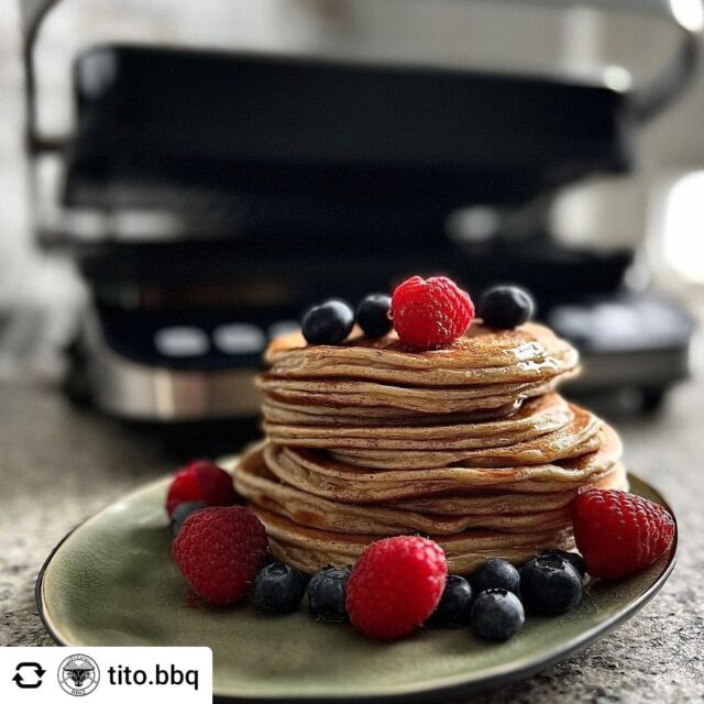 #repost Pancakes am Morgen sind für TiTo‘s BBQ kein Problem mit unserem Tisch- und Kontaktgrill. 😍

Link zu dem Produkt findet Ihr im Bild. 👍😎

 #pancakes #frühstück #kontaktgrill #meateor #gönndir