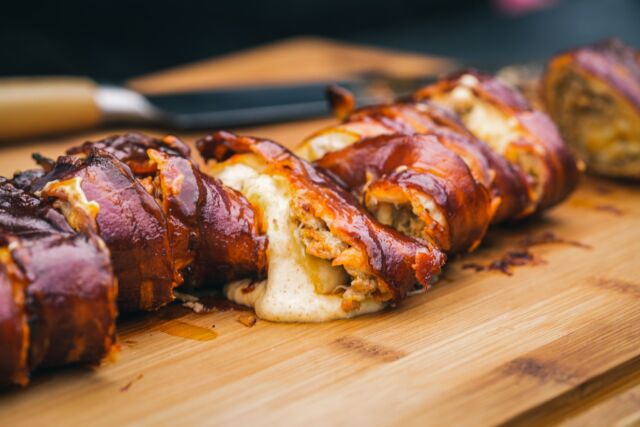 Alles wird besser mit Bacon!
Oder wie seht Ihr das ?

Bei unserer Bacon-Frikka-Roll läuft einem doch das Wasser im Mund zusammen🤤

 #grillen #bacon #käse #meateor #gönndir