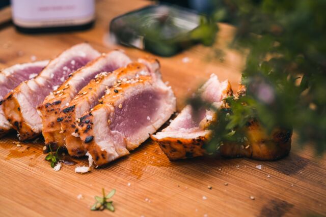 Schaut euch mal bitte dieses Thunfischsteak an. Perfekt auf den Punkt gegart mit unserem Helios XL.

Link zum Produkt findet ihr im Bild.

 #steak #grillen #heliosxl #gasgrill #meateor #gönndir